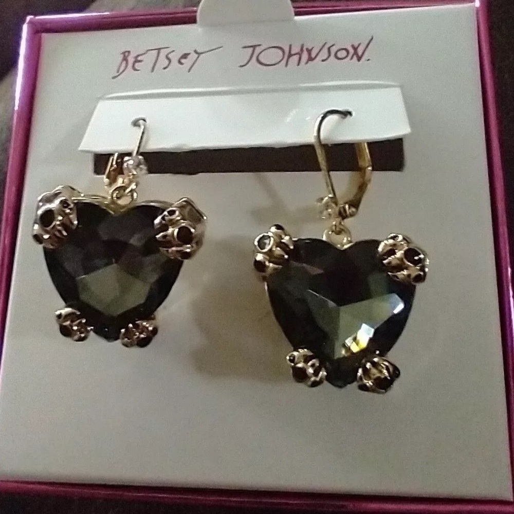 Betsy Johnson Smokey Gray Heart Earrings!!